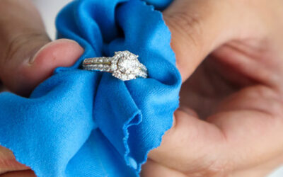 Cómo limpiar tus joyas en casa (y cuándo es mejor venir a la tienda)